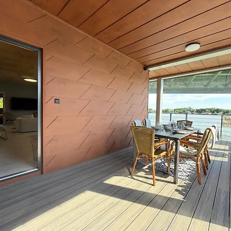 Brand New, Wifi, Ac, Sundeck, Wide View, Bbq * 브라티슬라바
