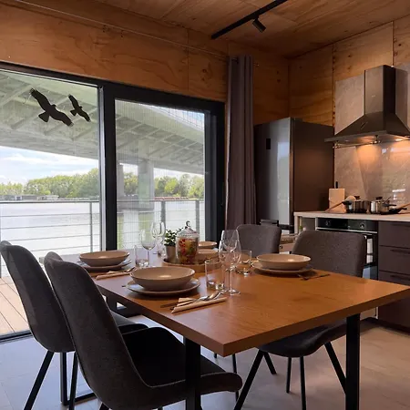 Brand New, Wifi, Ac, Sundeck, Wide View, Bbq 펜션 브라티슬라바
